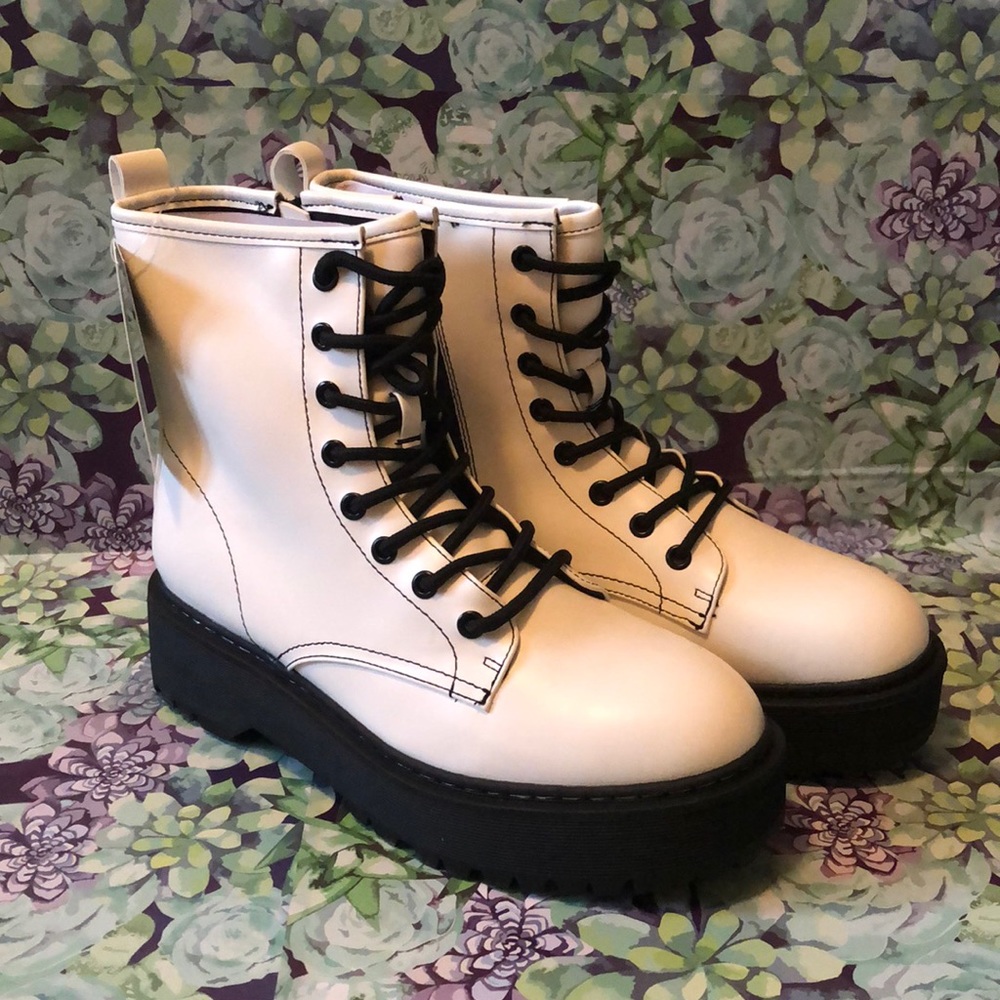 NWT Erin Boots from A New Day with memory foam- black and white